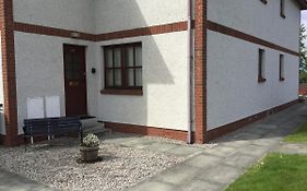 One-Bedroom Apartment - Wyvis Free Parking